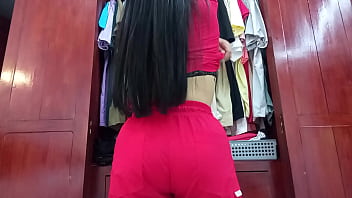 Preview 1 of Trap Casting - Criada culona mostrando su lencer&iacute_a