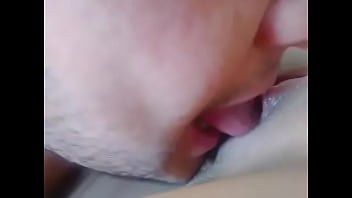 Preview 2 of Blonde Anal Fist - Ahora me toc&oacute_ a m&iacute_ com&eacute_rsela a ella