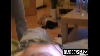Preview 2 of Vick Caic Xxx - Gay escort gets extra cash for a hard bareback fuck service