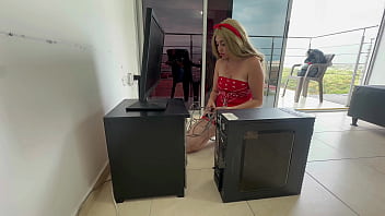 Preview 1 of Sexy Topuklu Porno - Culona latina hermanastra me pide ayuda con su computadora,  aprovecho para tocarla y convencerla de coger rico por su estrecho culo.