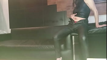 Preview 1 of The Best 18 - faggot finds her drinking and fucks her. marica la encuentra bebiendo y la folla.