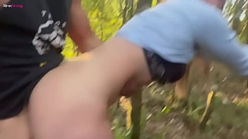 Preview 3 of Deepthroat Bulge - FODIDA por DOIS CARAS no parque com GOZO na boca - Aline Novak