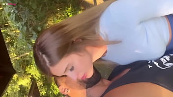 Preview 1 of Deepthroat Bulge - FODIDA por DOIS CARAS no parque com GOZO na boca - Aline Novak