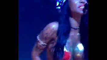 Preview 4 of Xxxful Hindi - Ines brasil se masturbando no palco