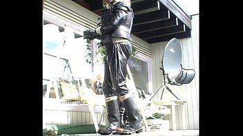 Preview 3 of Funny And Fun Porn - Roxina2006TrashDollsInRubberBootz210406XL.MPG