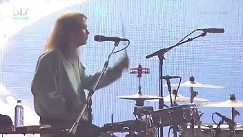 Preview 2 of Trk Unlu Teen - Tove Lo showing her tits at Lollapalooza BR 2017 (At 1:38)