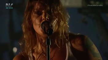 Preview 3 of Trk Unlu Teen - Tove Lo showing her tits at Lollapalooza BR 2017 (At 1:38)