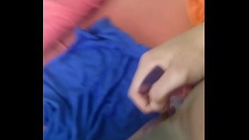 Preview 1 of Shemale Kis Sex With Female Xxx - Deutsche Afrostute 22 fickt langsam einen Dildo und Spritzt