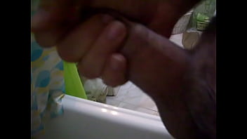 Preview 1 of White Squirting Paki - Otra paja.MOV