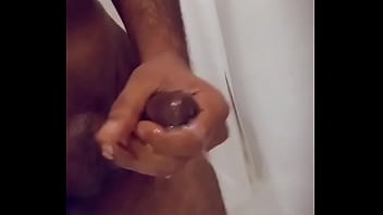 Preview 4 of Tamilxxvedos - Arabe masturbandose en el ba&ntilde_o