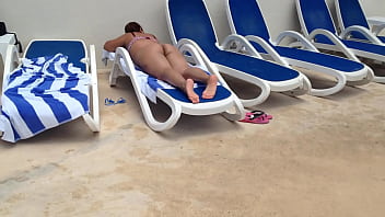 Preview 2 of Sex Xxx3d - Culona en playa se traga toda la tanga