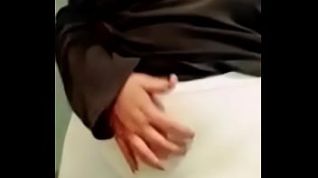 Preview 4 of Cuckold Feet Slave - 6953945 me masturbando sobre legging branca e peitoes de fora
