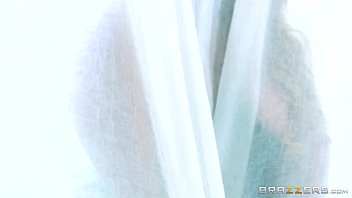 Preview 1 of Public Talk And Fuck - Brazzers - Aj Applegate - Big Wet Butts