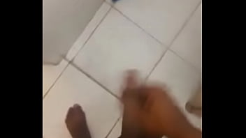 Preview 1 of Assanty - gosando no banheiro
