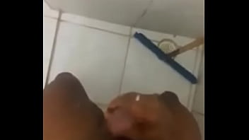 Preview 4 of Assanty - gosando no banheiro