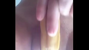 Preview 1 of Mobel Vedio - dandose duro con una banana