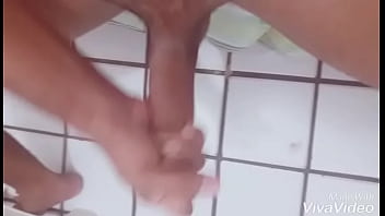 Preview 1 of Sex Saat Lagi Mandi - Gozando gostoso em casa