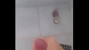 Preview 4 of German Online Busty Small Teen - Batendo punheta no banho