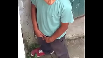 Preview 2 of Nicht In Mir Spritzen - neighbor&#039_s friend pissing / amigo de mi vecino orinando