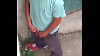 Preview 3 of Nicht In Mir Spritzen - neighbor&#039_s friend pissing / amigo de mi vecino orinando