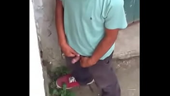Preview 4 of Nicht In Mir Spritzen - neighbor&#039_s friend pissing / amigo de mi vecino orinando