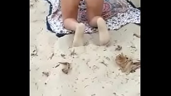 Preview 1 of Yyouprtnoujjis Youprtn - Peladinha na praia...antes de levar pica!!!