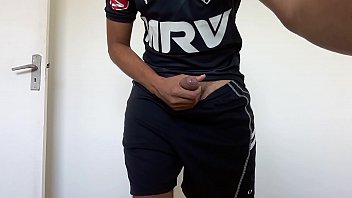Preview 2 of Fat Girl Thin Man - Gato atleticano tocando uma punheta