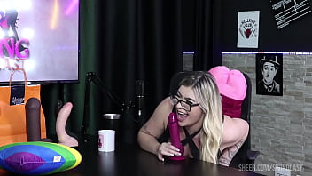 Preview 4 of Mommy Ann - COMPILADO DA GABI TAMIRIS NO SWING CAST COM TIFANY ROCHA (SHEER/RED)