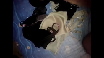 Preview 4 of Chubby Cash Car - me vengo en la ropa de mi vecina