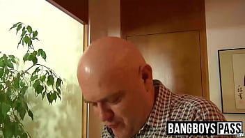 Preview 3 of Gouep - Sexy cleaner gets rid of his clothes and has his ass rimmed