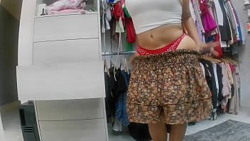 Preview 1 of Latina Mom Give Breakfast Sex - Cambiando de ropa con una criada muy ardiente