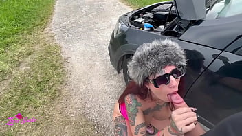 Preview 2 of Bbw Tranny Cum - MEU CARRO QUEBROU DEI A BUCETA PARA O MECANICO