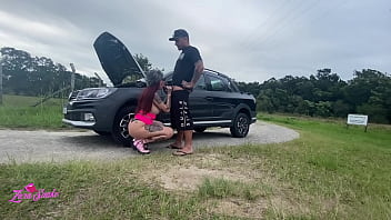 Preview 3 of Bbw Tranny Cum - MEU CARRO QUEBROU DEI A BUCETA PARA O MECANICO