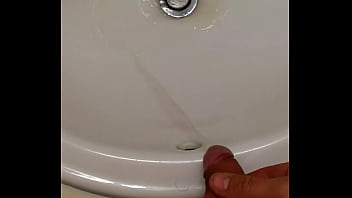 Preview 2 of Face Orgasme Asia - Pissing in hotel bathroom sink