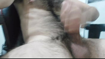 Preview 2 of Bhabhi Zabardasti - Masturbandome por mi habitacion,  pene de 20 centimetros gordo y peludo