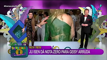Preview 2 of Shasha Bank Porn - Cu verde Ju Isen mostra demais enquanto faz agachamento ao vivo na RedeTV
