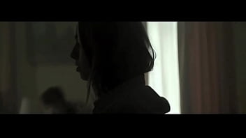 Preview 4 of Porn Clips Mature Handjob - Freya Mavor Dame Dans Auto Avec Des Lunettes Fusil