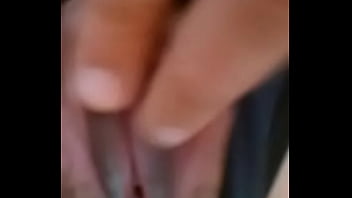 Preview 2 of Skinny Black Girl In Threesome - Mulher casada Batendo uma
