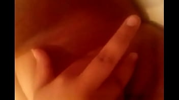 Preview 2 of Hot Mum Sun - Jenifer dandose masajes en la vagina part 1