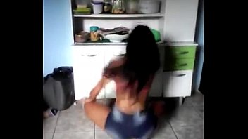 Preview 3 of Eva Lomas Homemade - Novinha dan&ccedil_ando funk sem calcinha