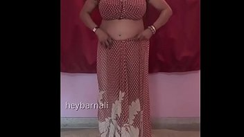 Preview 3 of Small Girl And Small Bobs - Big boobs aunty wearing saree