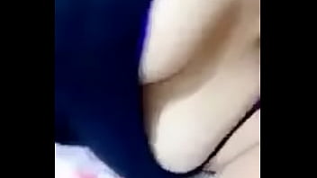 Preview 2 of Arab Choot - jugando un poco con mis tetas