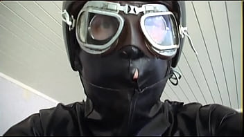 Preview 1 of Birth Day F - Roxina1998RubberOxCumming300598.WMV