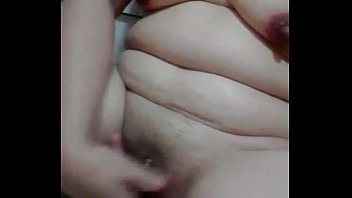 Preview 2 of Culiando En El Carro - video-1487351908