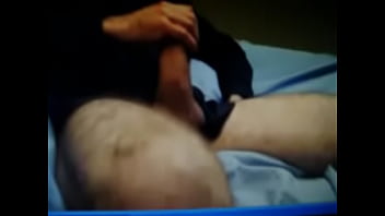 Preview 4 of Xxx Hard Family - Maduro acabando en su camisa