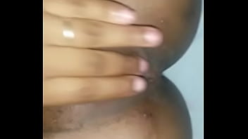 Preview 2 of Man Orgasm In Girls - Carmen a mo&ccedil_a de Lichinga se masturbando em casa do namorado no bairro de Sanjal
