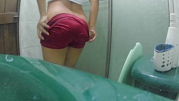Preview 1 of Girl And Animal Tapir Sexxx - camara amateur en ba&ntilde_o de mi madrastra
