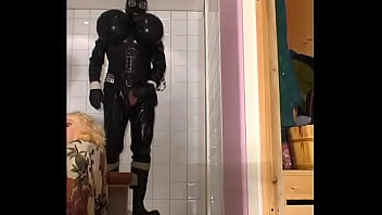 Preview 1 of Extreme Rough Pussy Eating - Roxina2005ToiletRubber190305.WMV