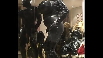 Preview 4 of Koyelmolik Sex Photos Editor - Roxina2005HeavyRubberInMask140305.WMV