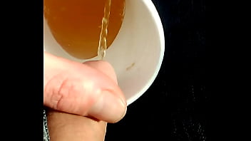 Preview 3 of Daunlod Waif - Pissing in a cup outside